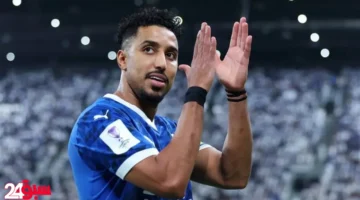 سالم الدوسري يخطف قلوب محبيه بصورة من الحرم المكي أثناء أداء العمرة